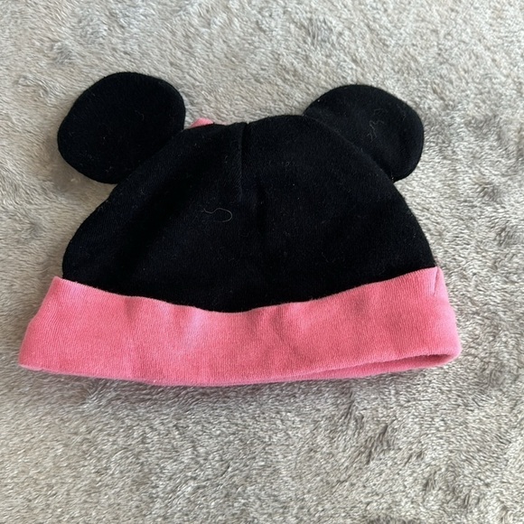 Disney  - Minnie Mouse - newborn hat and terry clothe bib. - Picture 4 of 7
